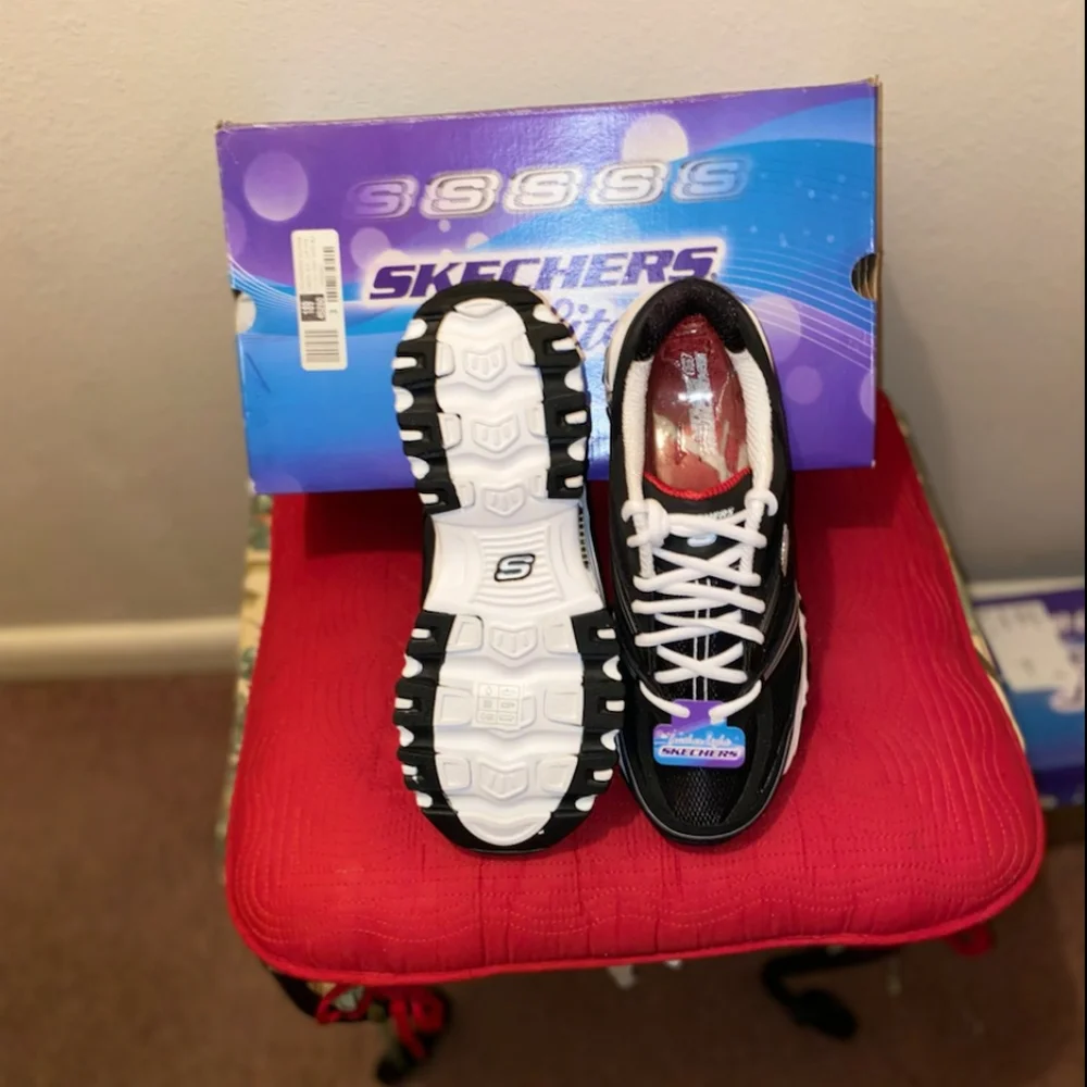 Skechers D'Lites (Black and White) - Picture 2 of 5